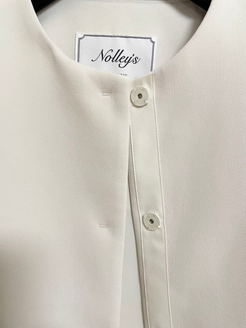 【新品】ノーリーズ 軽量 トリプルクロス サテン切替 ノーカラーコート 着映え白