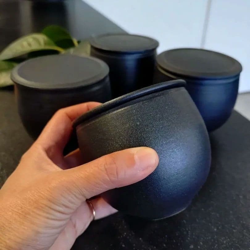 小野俊さん 蓋物 丸型 S 黒鉄釉 4個セット