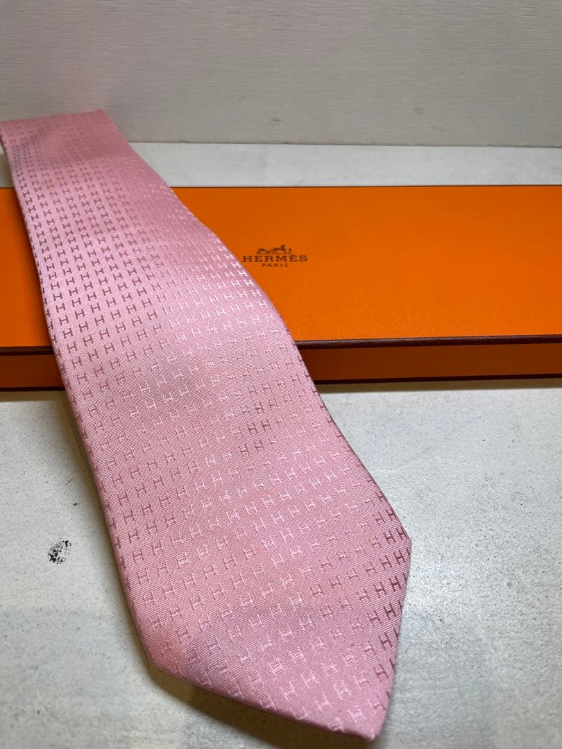 【新品未使用】HERMES ピンク H総柄ネクタイ 成人式向け