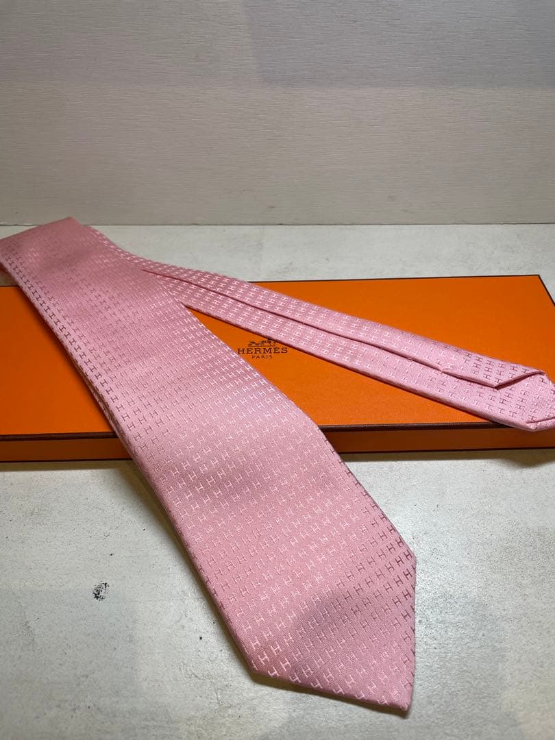 【新品未使用】HERMES ピンク H総柄ネクタイ 成人式向け