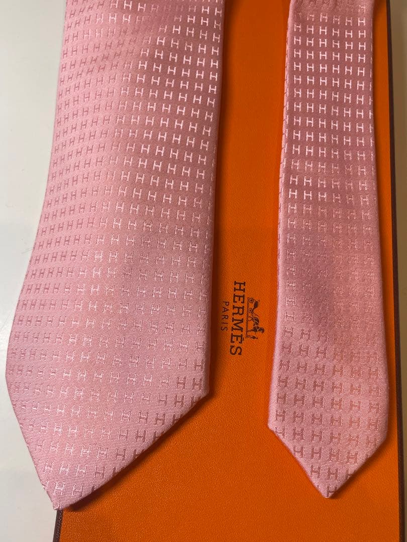【新品未使用】HERMES ピンク H総柄ネクタイ 成人式向け