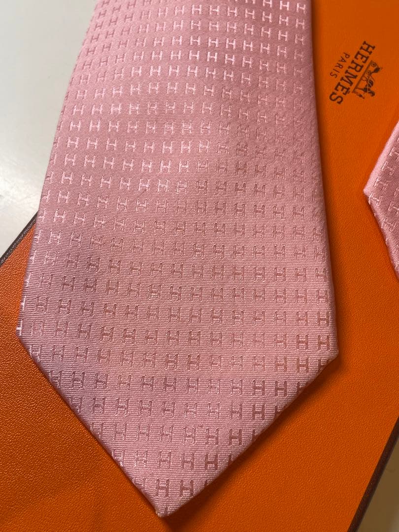 【新品未使用】HERMES ピンク H総柄ネクタイ 成人式向け