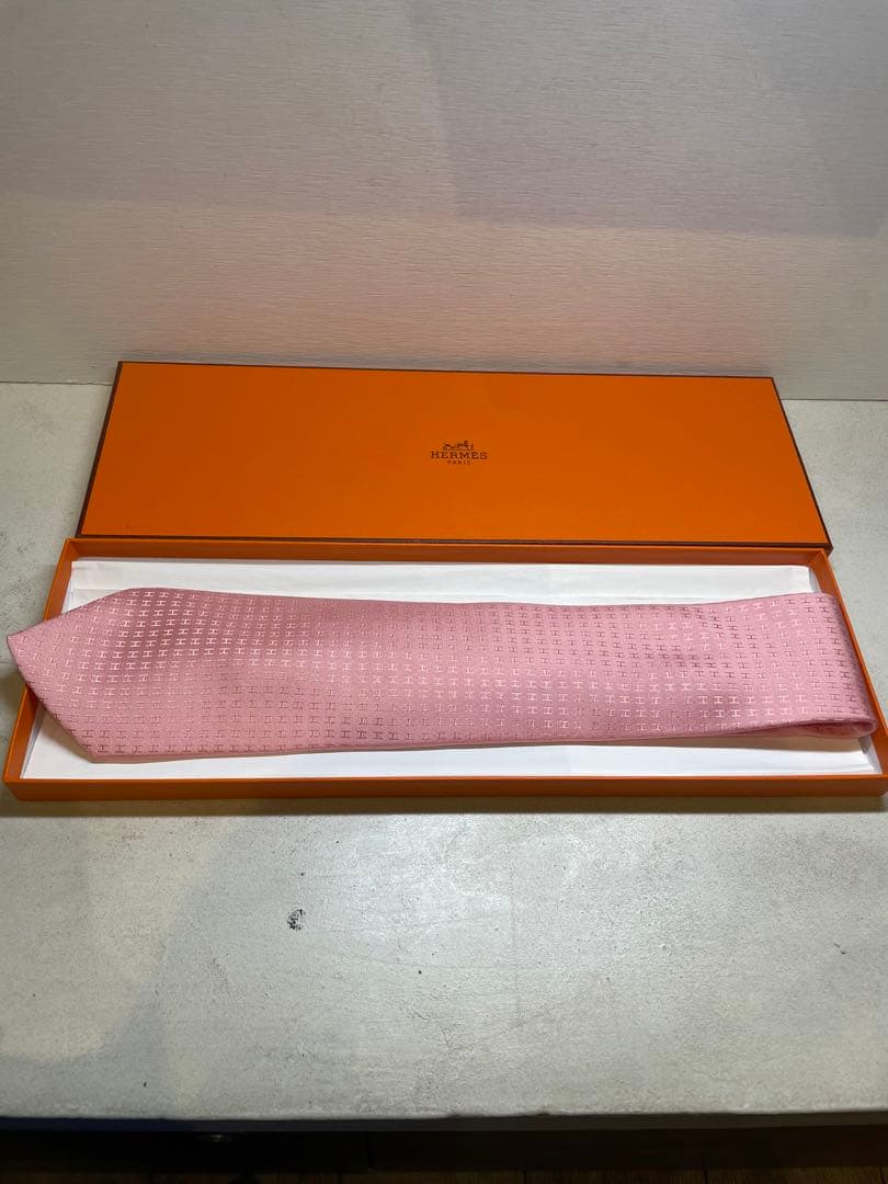 【新品未使用】HERMES ピンク H総柄ネクタイ 成人式向け