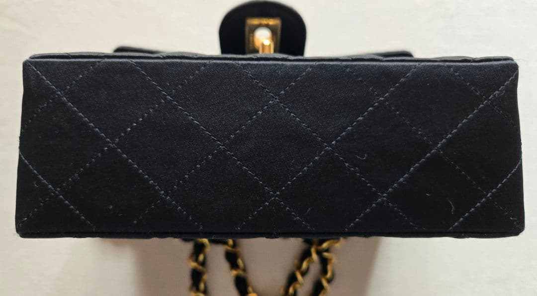 週末価格❗稀少 美品CHANELシルクサテン ミニマトラッセ