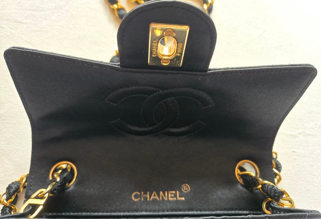 週末価格❗稀少 美品CHANELシルクサテン ミニマトラッセ