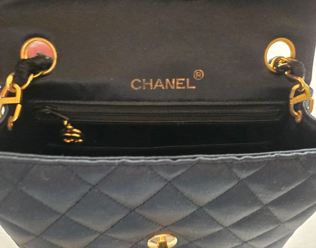 週末価格❗稀少 美品CHANELシルクサテン ミニマトラッセ