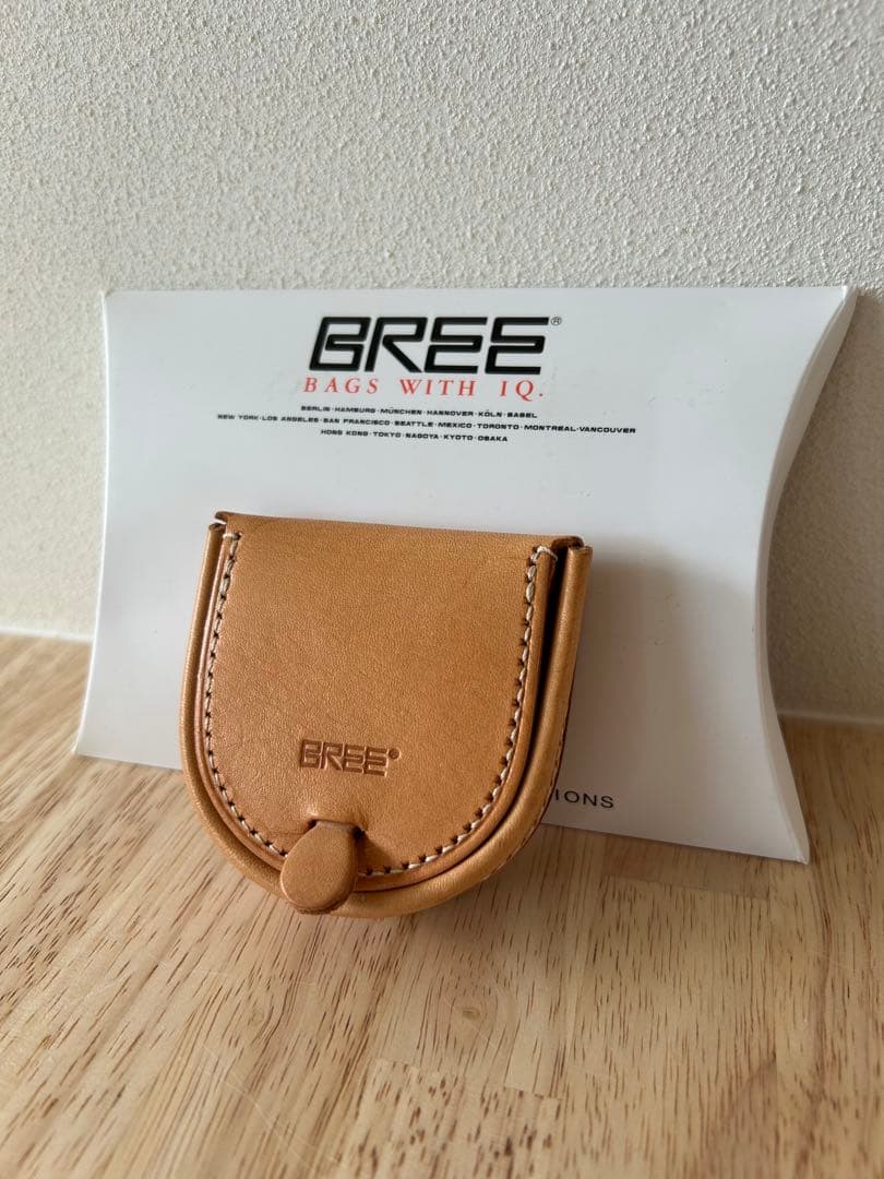 BREE レザーケース ベージュ