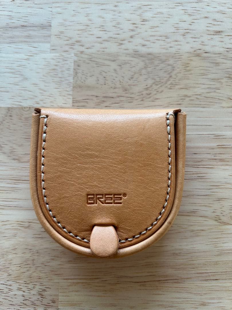 BREE レザーケース ベージュ