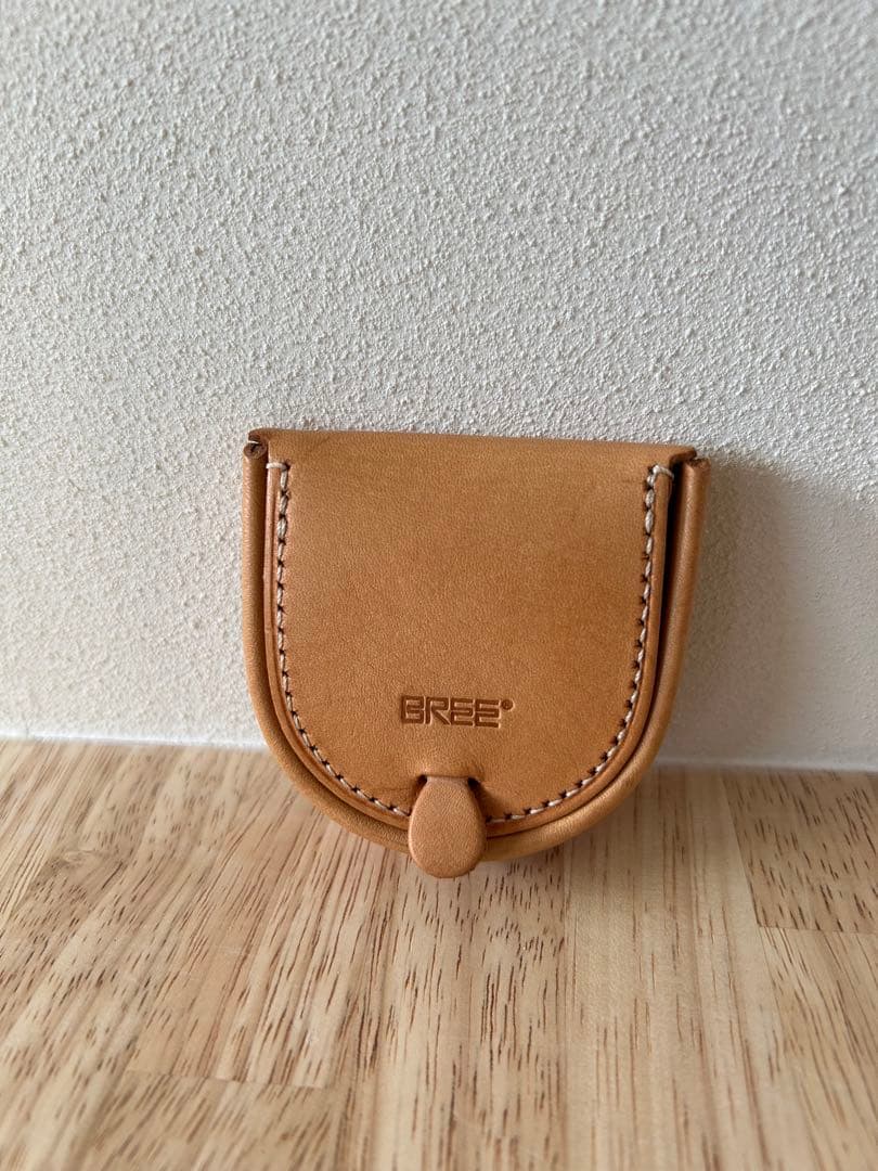 BREE レザーケース ベージュ