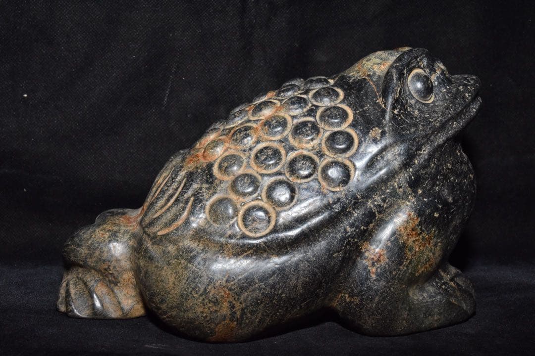 蟾蜍の彫刻　財運UP　宇宙パワー 不思議の石鉄隕石　アンティーク　約4340g