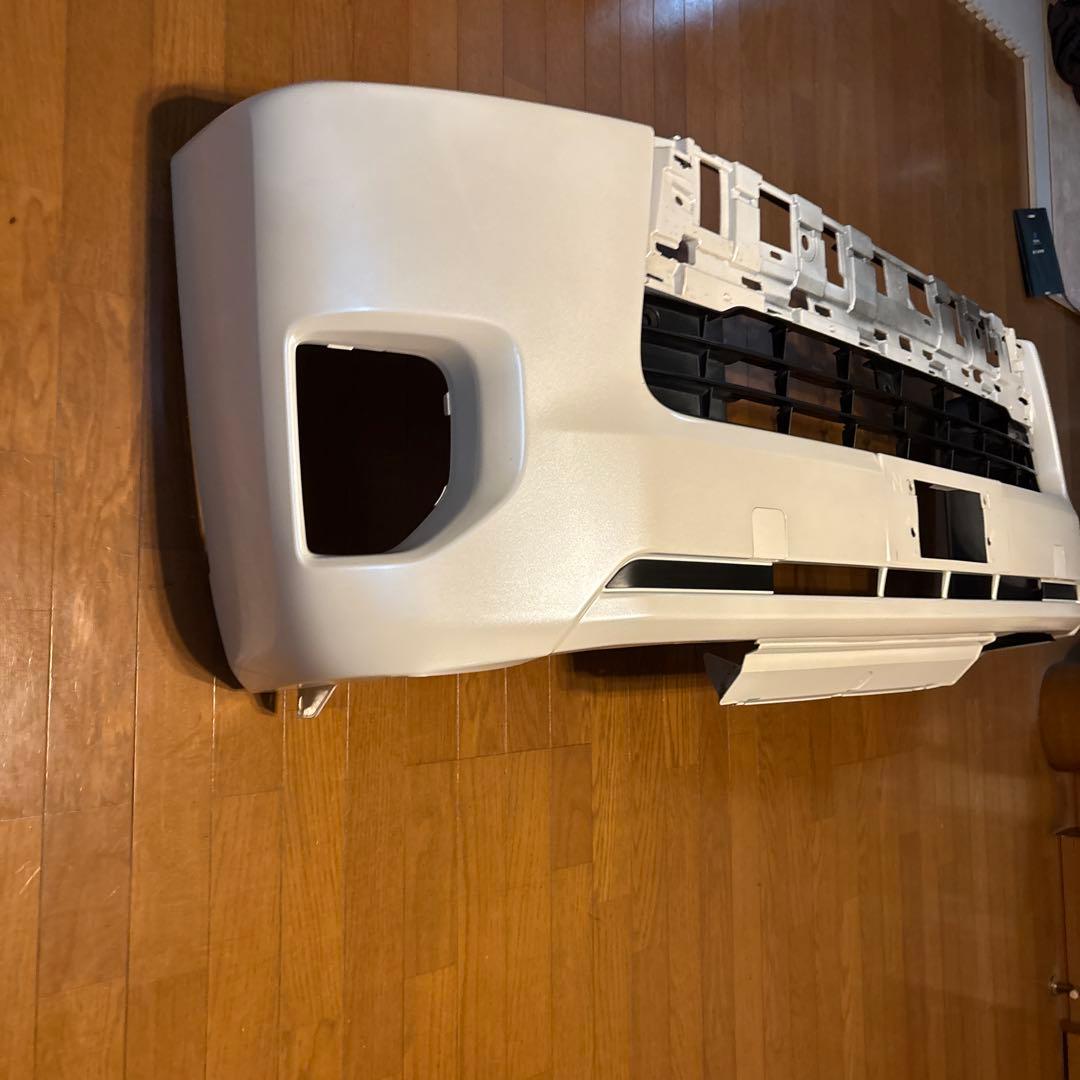 070ホワイトパールハイエースフロントバンパーナロー4型