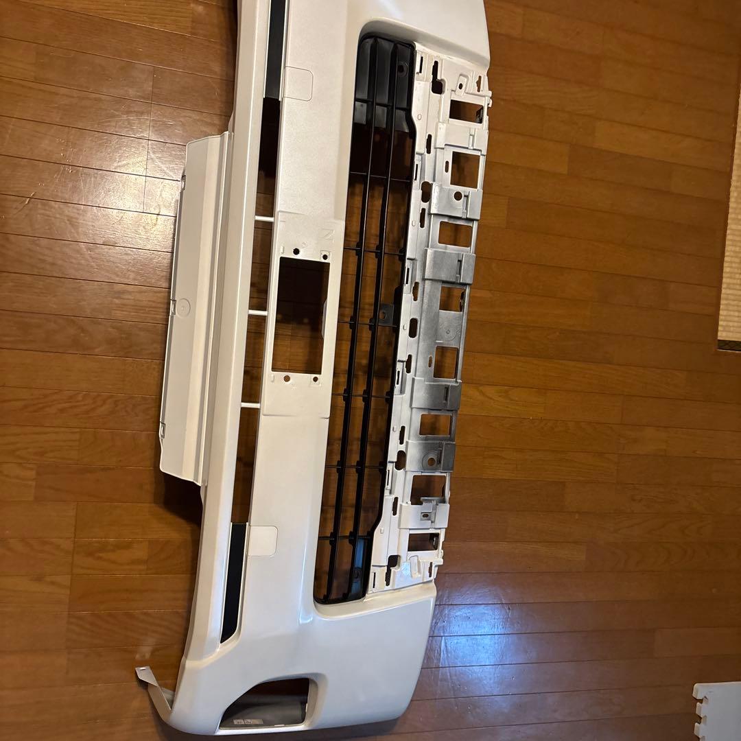 070ホワイトパールハイエースフロントバンパーナロー4型