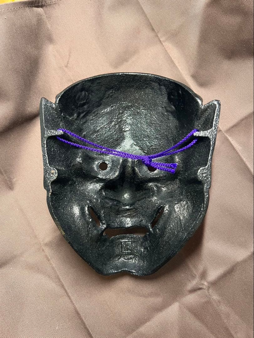 鬼の面 黒と金 角付き