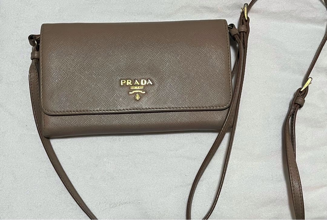 PRADA サフィアーノレザー ショルダーバッグ