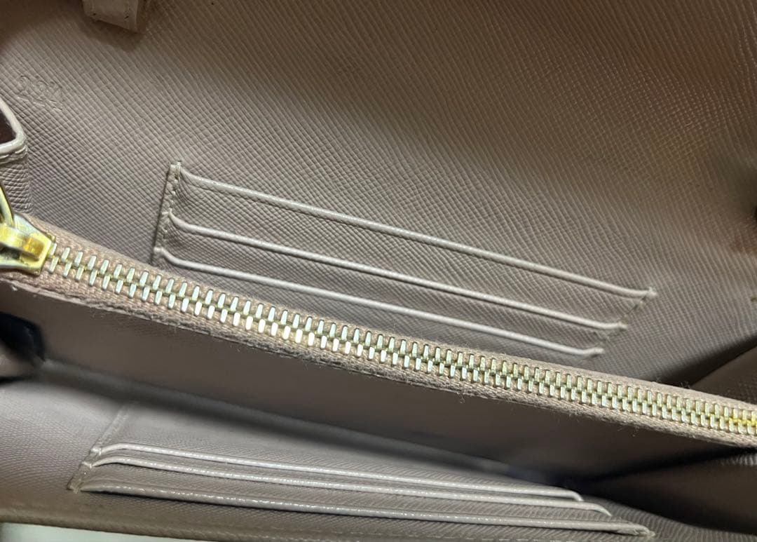 PRADA サフィアーノレザー ショルダーバッグ