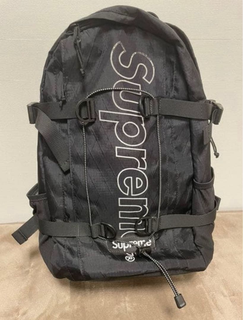 supremeのロゴリュック