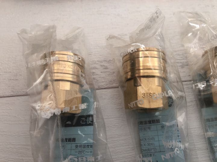 ☆新品未使用☆日東工器 真鍮製カプラ オネジ取付用 3TSF 3TPF 16個