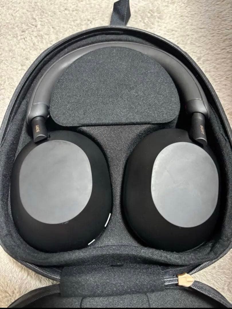 ☆SonyWH-1000XM5ワイヤレスヘッドホン⭐︎黒⭐︎ケース付き⭐︎美品