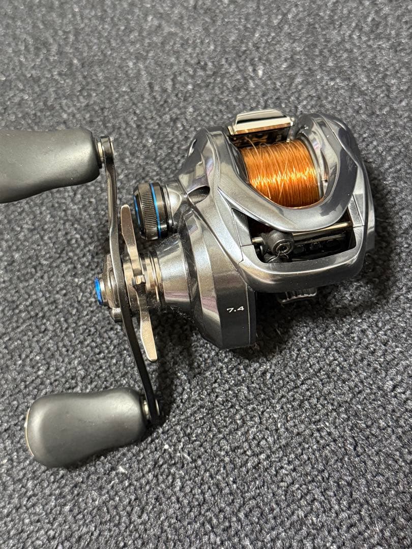 シマノ　ベイト　22 SLX DC XT 70HG 右ハンドル　リール