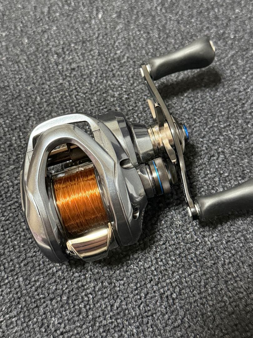 シマノ　ベイト　22 SLX DC XT 70HG 右ハンドル　リール