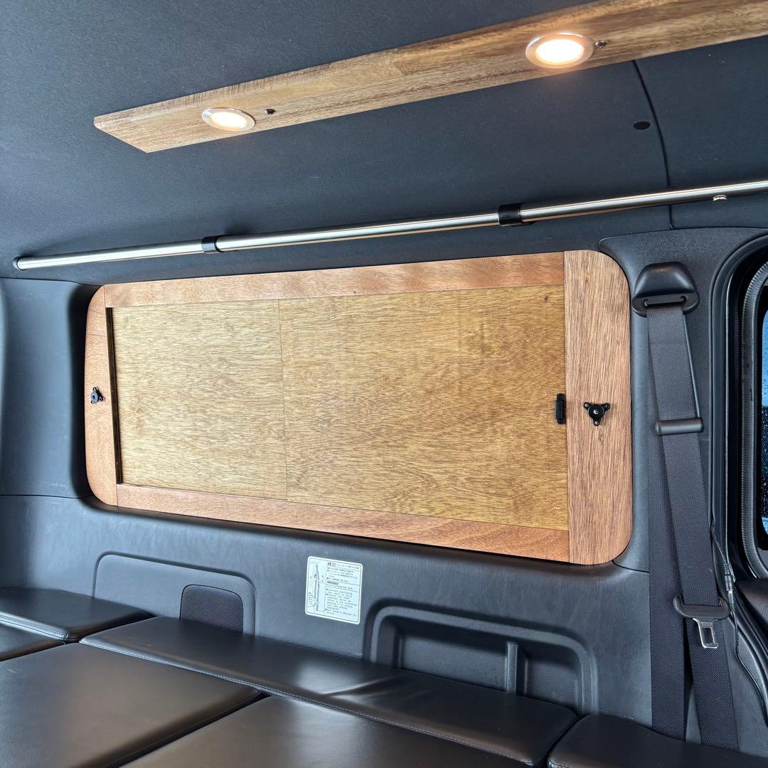 ハイエース 窓埋めパネル 開閉式 左右セット 断熱シート加工 ダークウォルナット