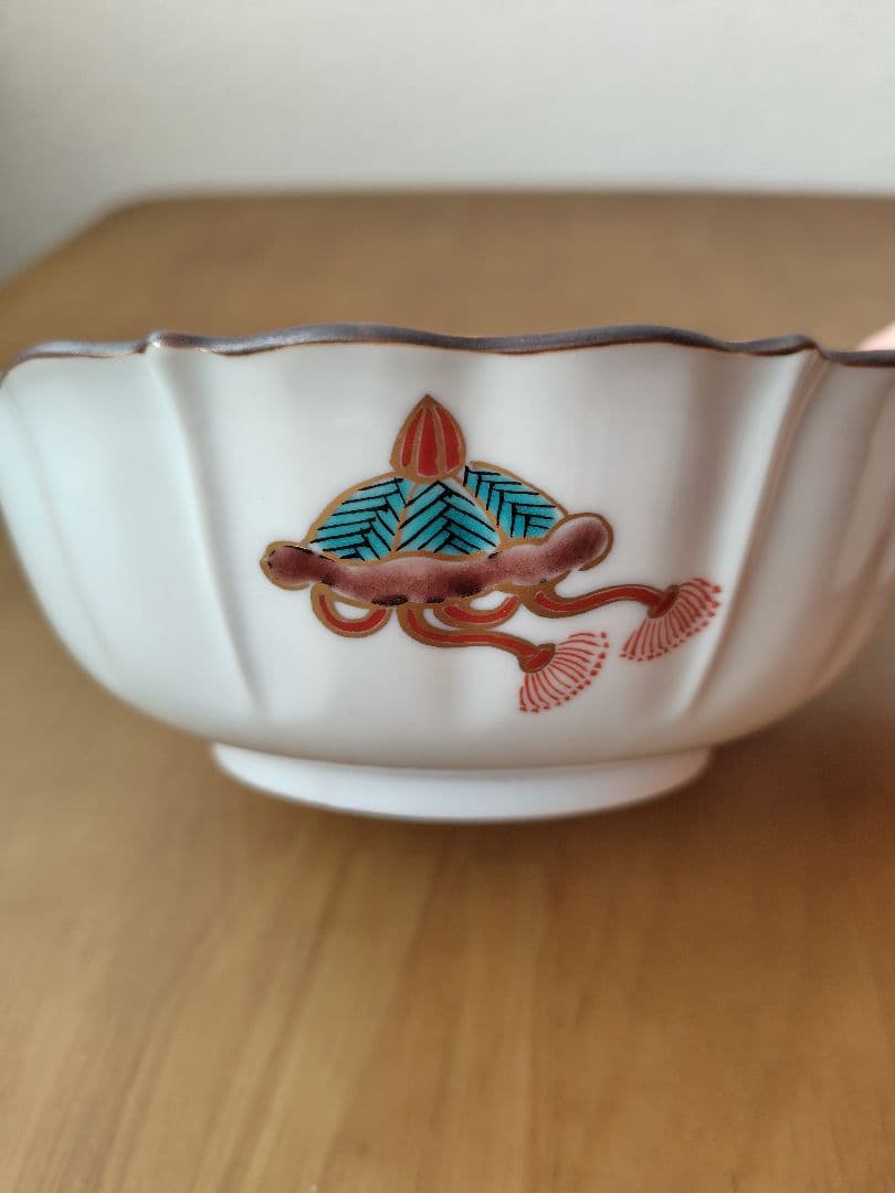 九谷焼 九谷暁堂さん 宝尽くし紋６寸稜花鉢