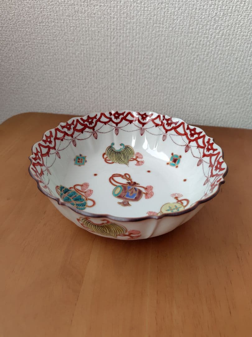 九谷焼 九谷暁堂さん 宝尽くし紋６寸稜花鉢