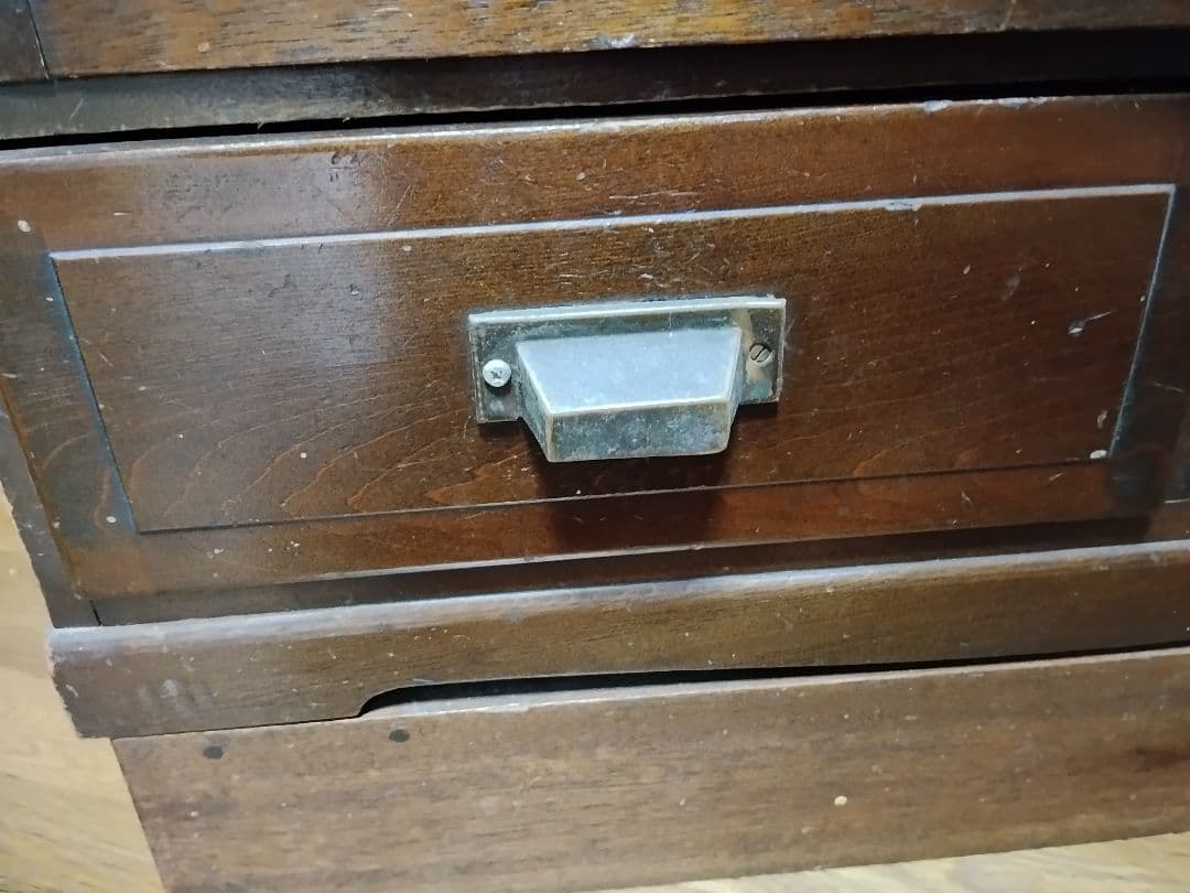 アンティーク レトロ 木製ガラス扉キャビネット 引き出し付き 本棚 食器棚