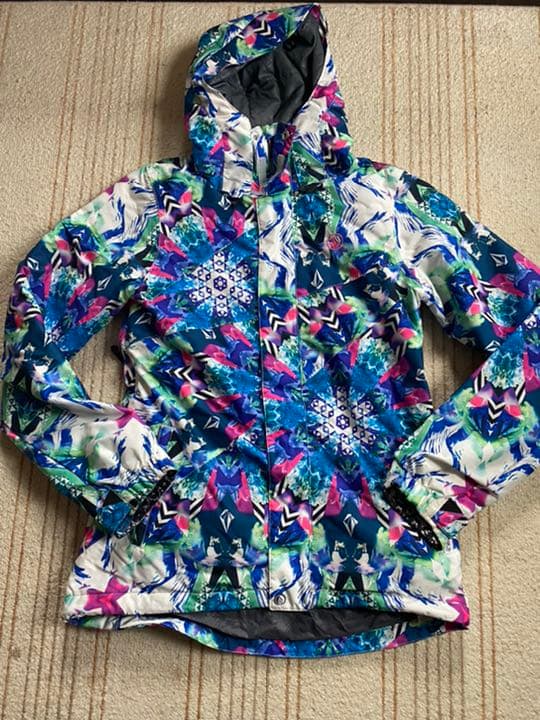 美品　ボルコムスノーウェア　上下セット　おまけ付き