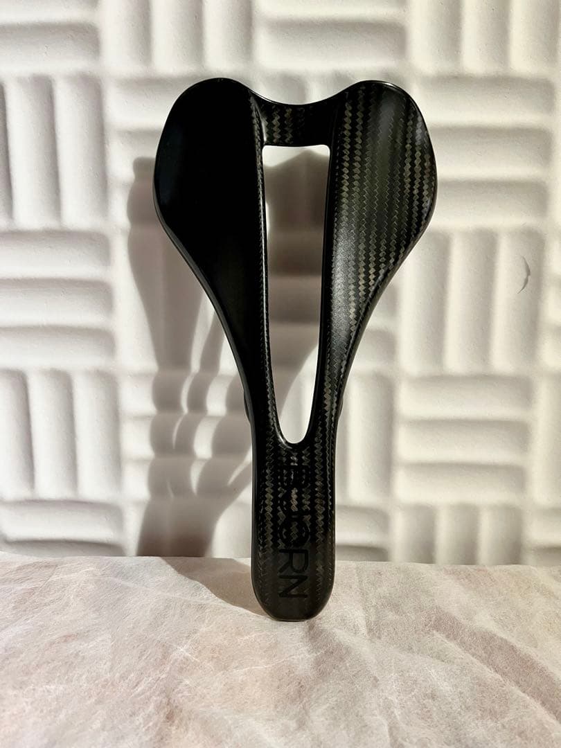 【希少•完売品】BJORN 軽量 カーボンサドル 85g Sedloビョルン