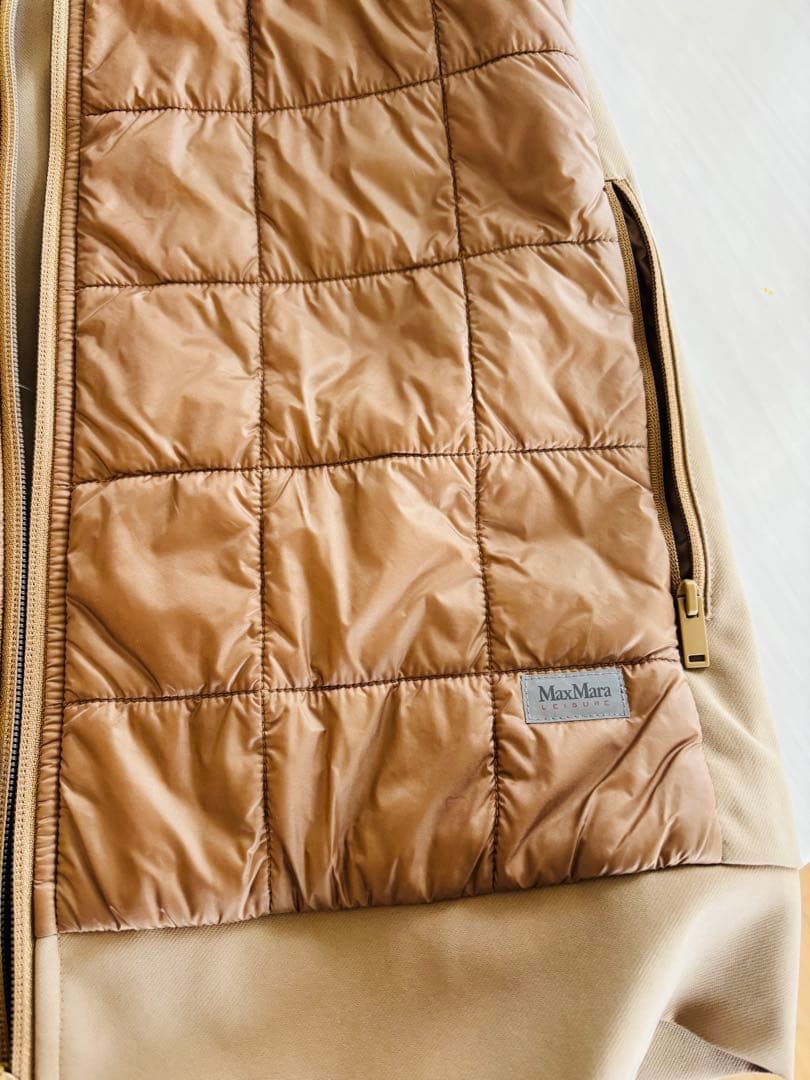 マックスマーラ　ベージュ キルティング ノースリーブ ダウンベスト