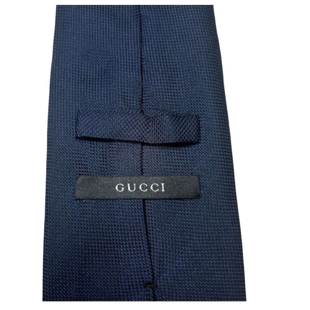 GUCCI ネクタイ ネイビー ロゴ入り シルク 高級感 スーツ映え ソリッド