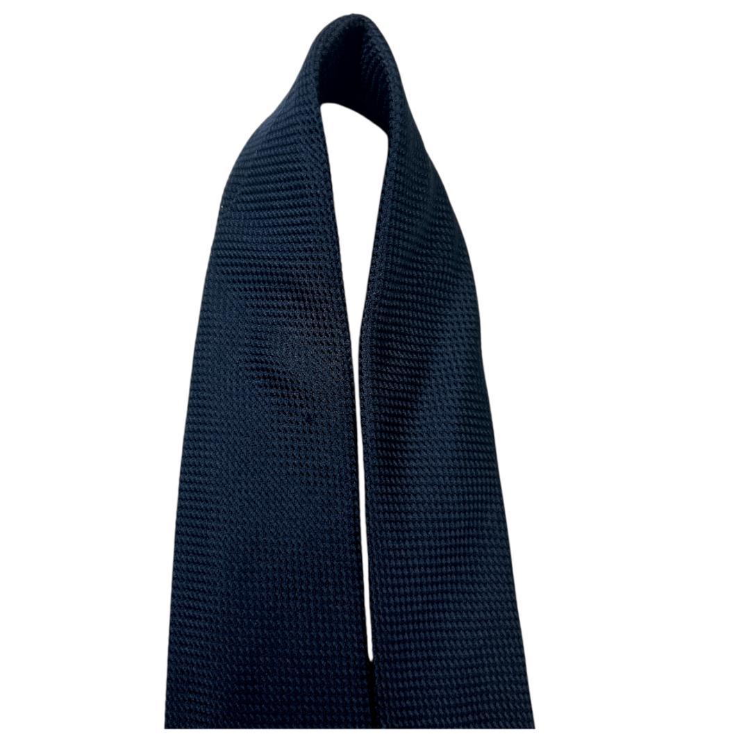 GUCCI ネクタイ ネイビー ロゴ入り シルク 高級感 スーツ映え ソリッド