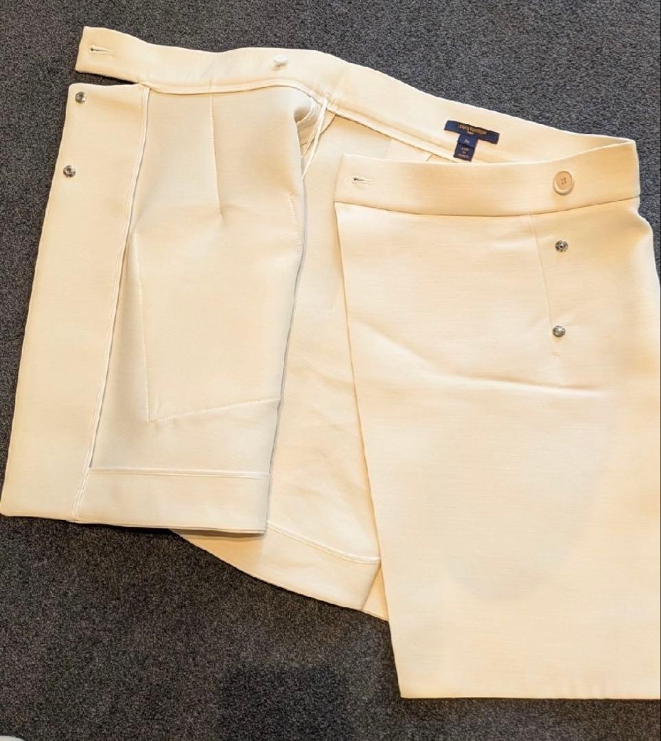 LOUIS VUITTON クリーム色ミニスカート 34