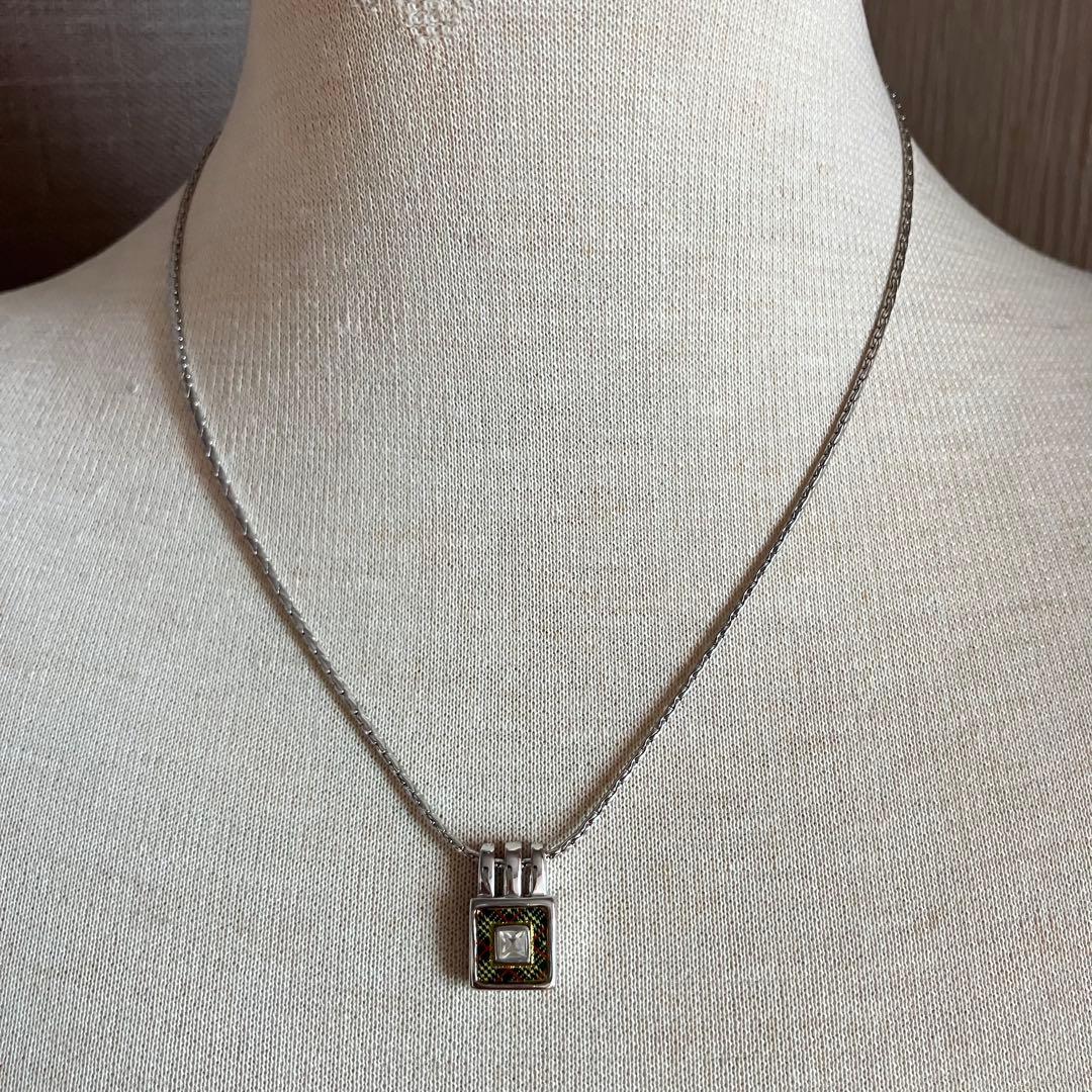 バーバリー スクエア チェック ネックレス シルバー ストーン