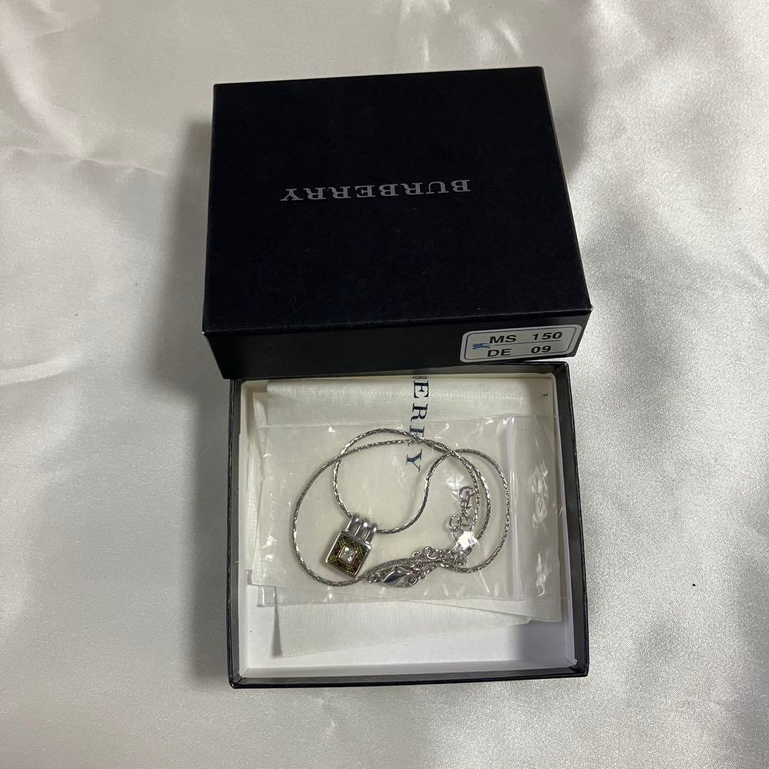 バーバリー スクエア チェック ネックレス シルバー ストーン