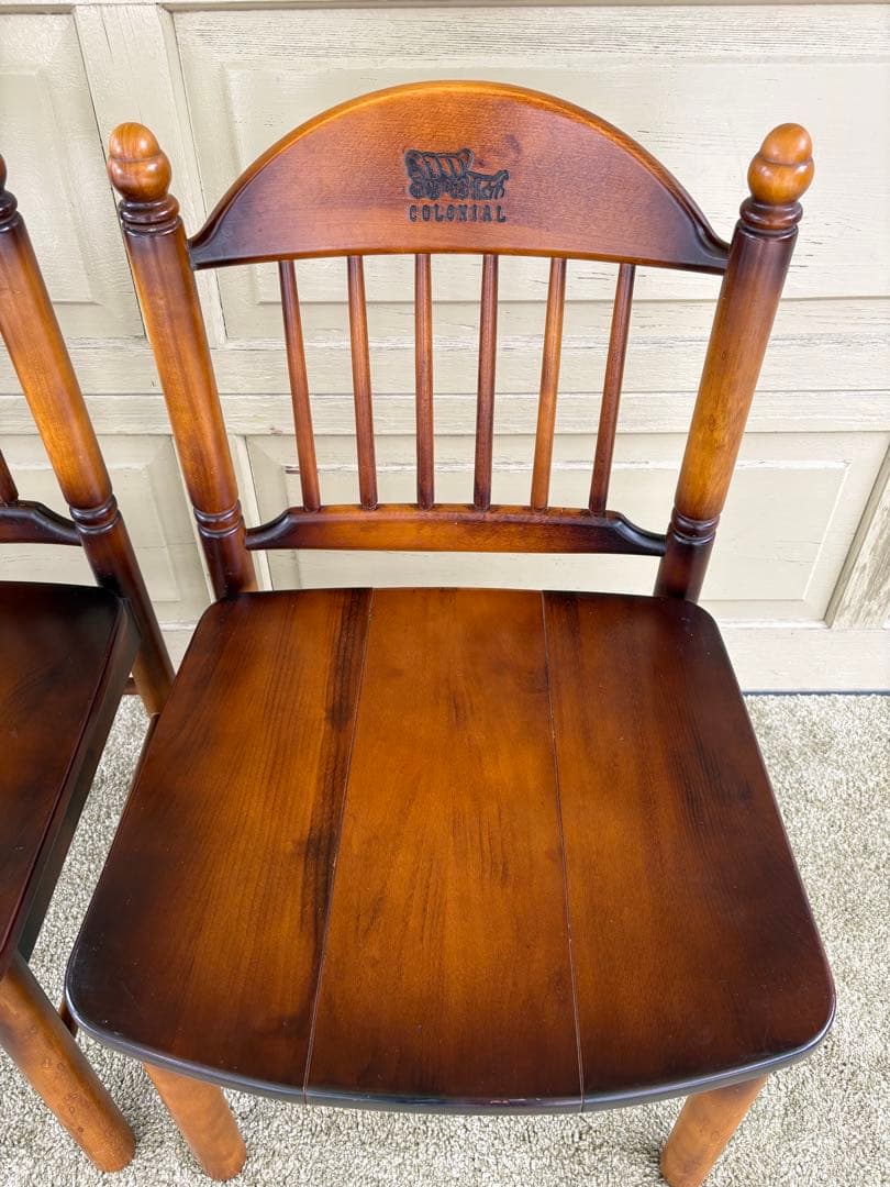 ① カリモク コロニアル ダイニングチェア 2脚セット 806039 馬車刻印