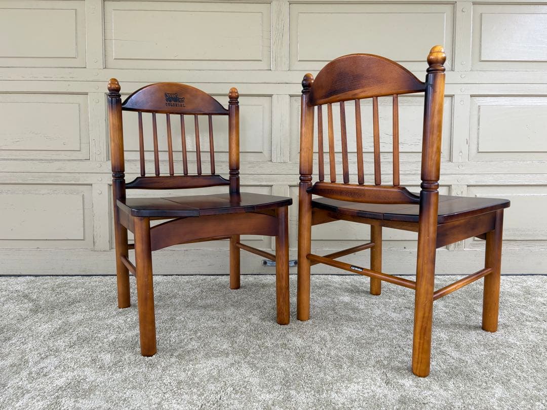 ① カリモク コロニアル ダイニングチェア 2脚セット 806039 馬車刻印