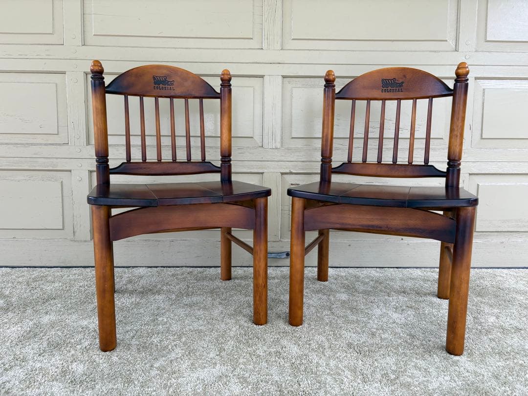 ① カリモク コロニアル ダイニングチェア 2脚セット 806039 馬車刻印