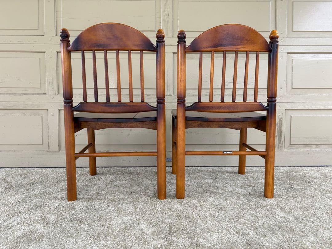 ① カリモク コロニアル ダイニングチェア 2脚セット 806039 馬車刻印