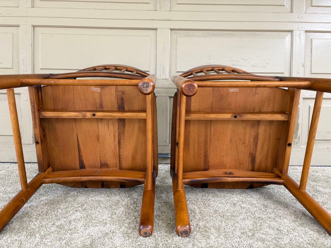 ① カリモク コロニアル ダイニングチェア 2脚セット 806039 馬車刻印