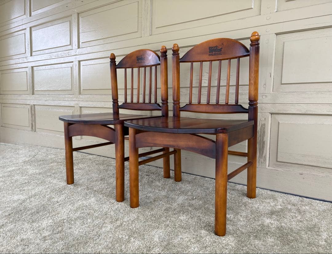 ① カリモク コロニアル ダイニングチェア 2脚セット 806039 馬車刻印