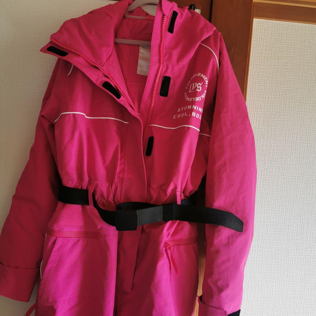 ピンクジャンプスーツ