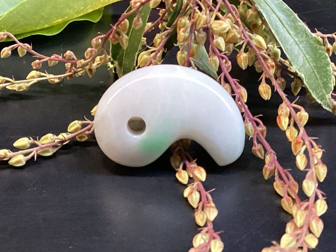 ✳premiumシリーズ幸運導く勾玉 高品質翡翠 再結晶線入り糸魚川翡翠　鑑別書