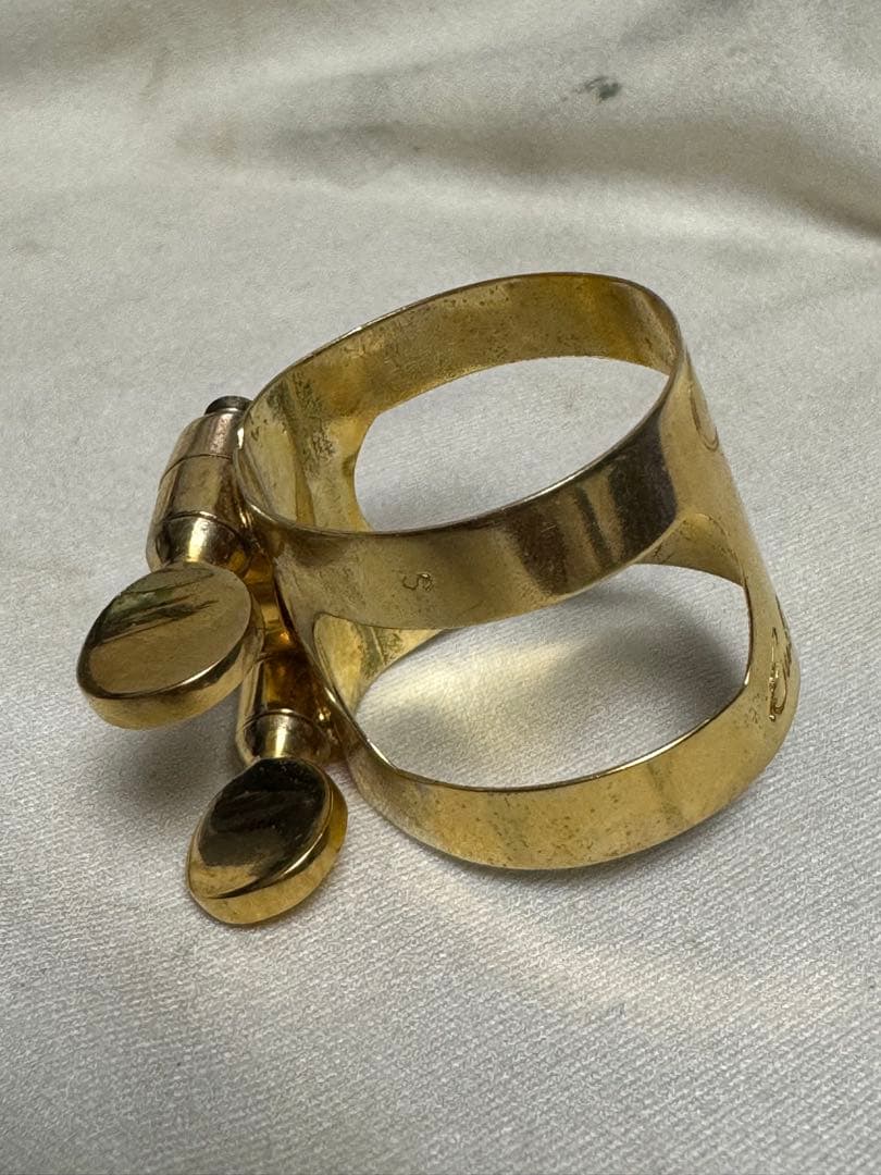 Bullseye ブルズ　アルトサックス用リガチャー