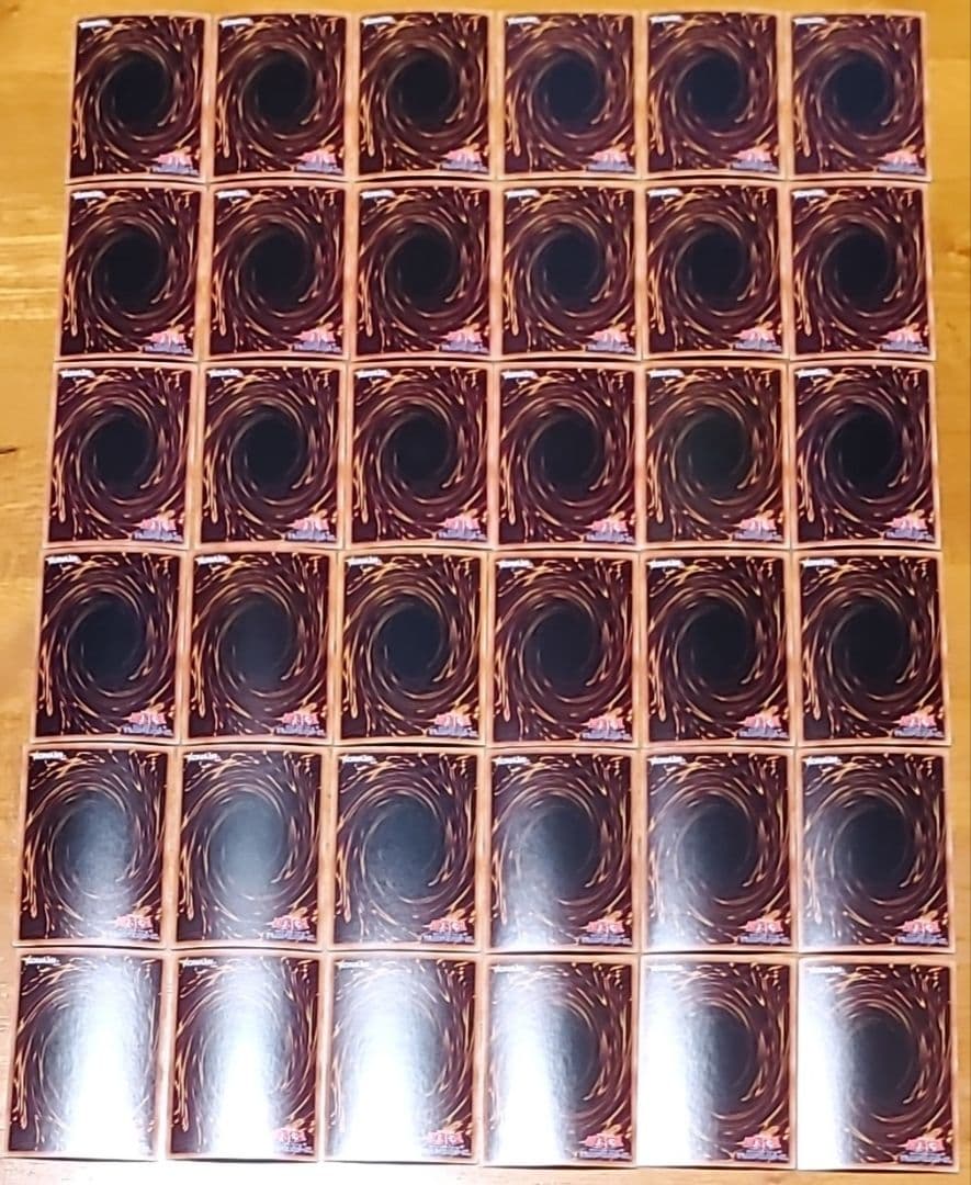 遊戯王　まとめ売り　青眼の白龍　ブラックマジシャン他　36枚セット本日出品取下げ