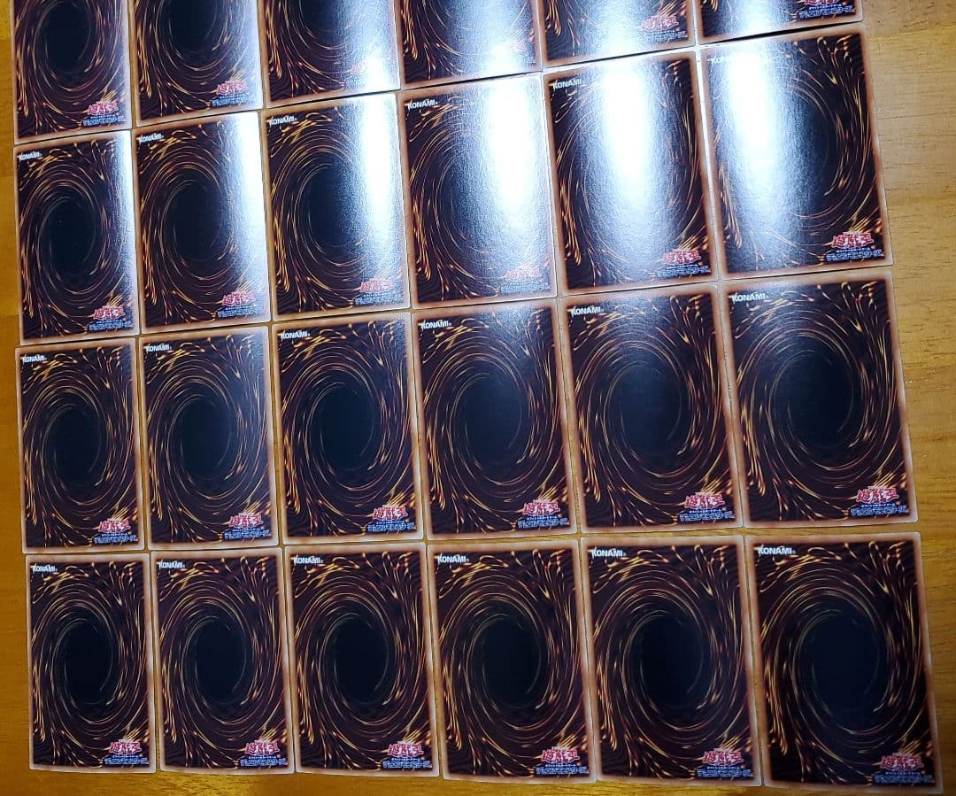 遊戯王　まとめ売り　青眼の白龍　ブラックマジシャン他　36枚セット本日出品取下げ