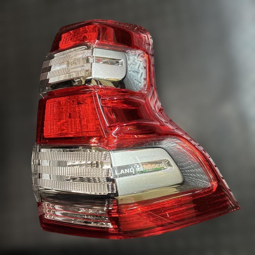 TOYOTAトヨタ純正 ランドクルーザープラド テールランプレンズRH