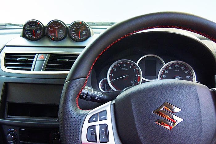 未使用　MSE3連メーターポッド　スイフトスポーツ　ZC32　ZC72　ZD72