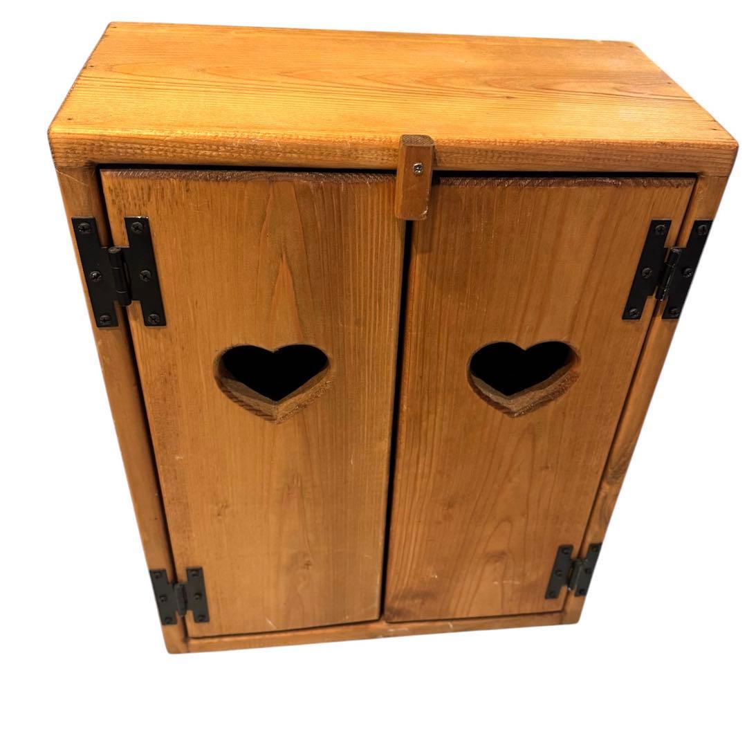 カントリー家具 ハート型扉付きキャビネット